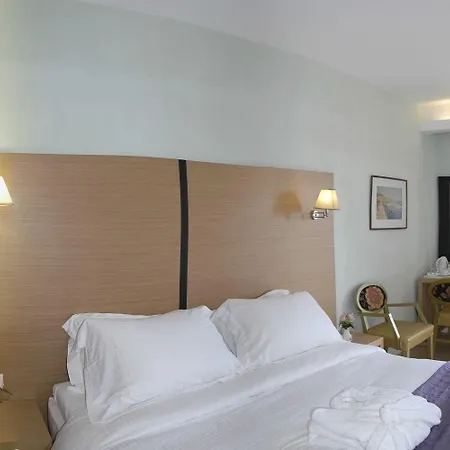 Lefkas Hotel 3*